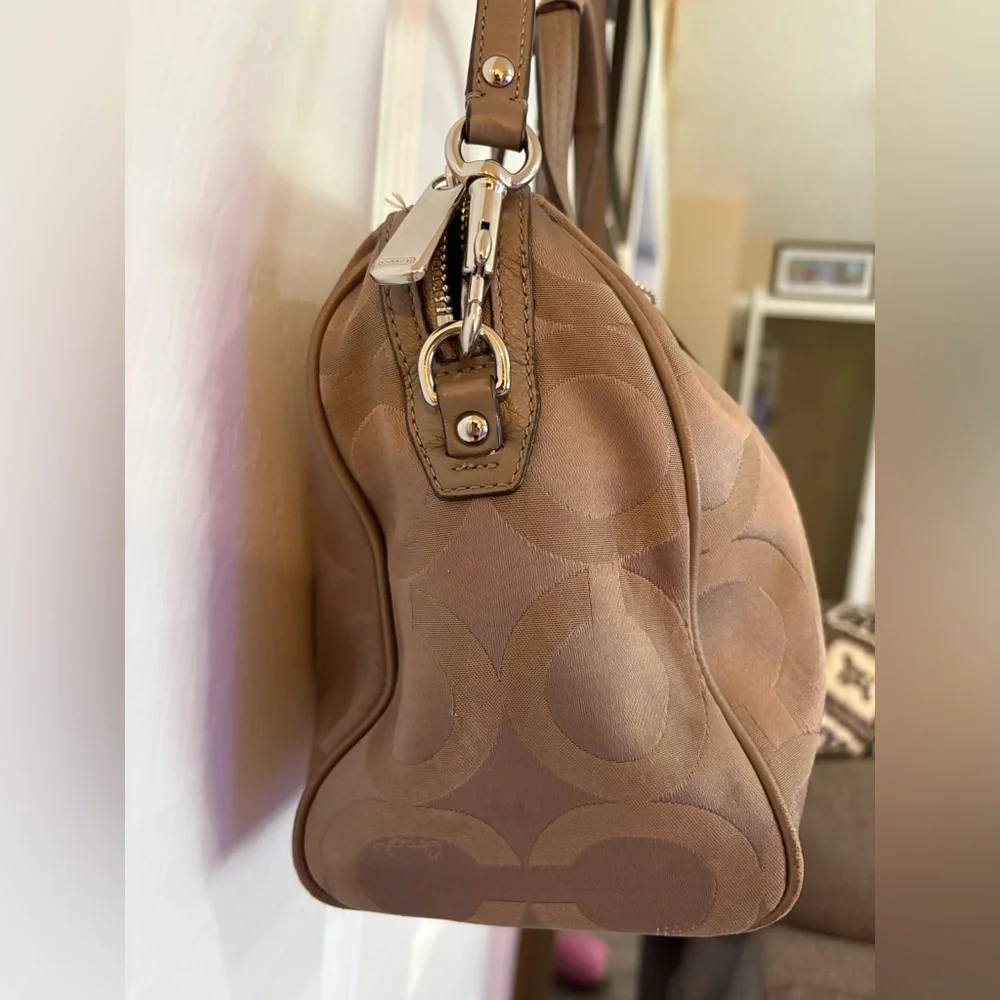 EUC Coach Signature Jacquard Satchel Tan Beige - Picture 4 of 13